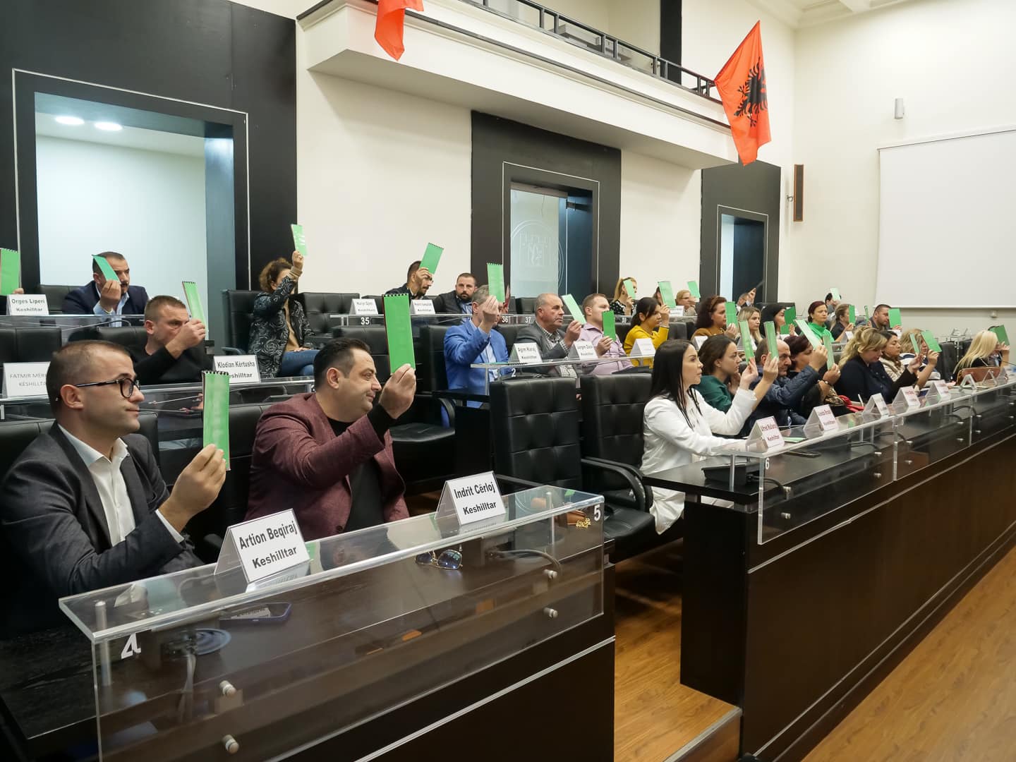 Zhvillohet mbledhja jashtë radhe e Këshillit Bashkiak Durrës, ja vendimet e miratuara