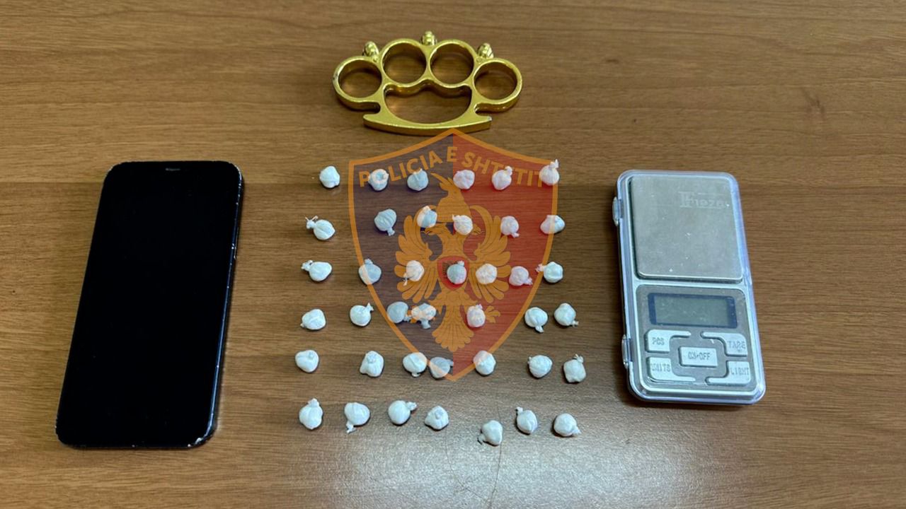 Shisnin dhe kokainë në “Tabacchino”, pranga dy vëllezërve