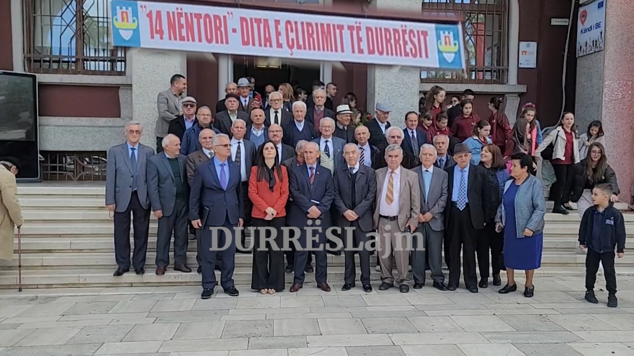 Zhvillohet ceremonia solemne për 78-vjetorin e çlirimit të Durrësit (VIDEO)