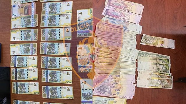 Në kërkim për kartëmonedha të falsifikuara, 61-vjeçarit i gjejnë 232 mijë lekë false