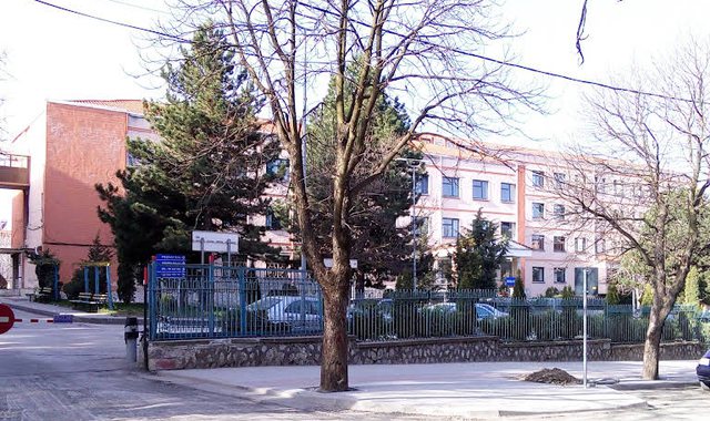 I riu shkon në spital me plagë në bark, u plagos me thikë gjatë një sherri