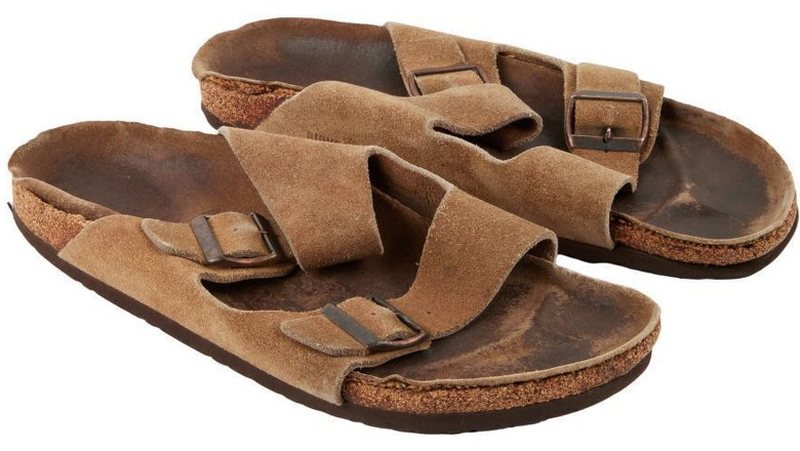 Sandalet e Steve Jobs shiten në ankand, nuk do ta besoni shifrën marramendëse, çmimi më i lartë në histori