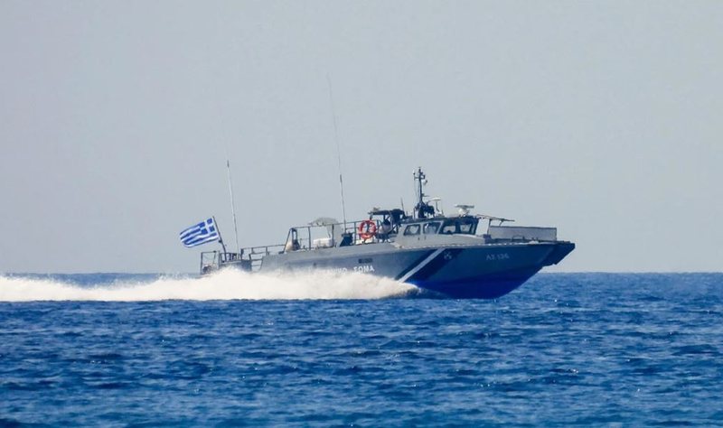 VIDEO/ “Ishte një betejë…”, momente dramatike në Greqi, roja bregdetare i vihet pas gomones turke, në fund merr vendimin drastik