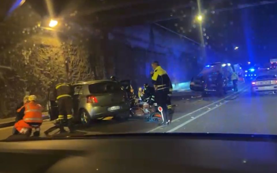 Aksident i rëndë në Verona, 7 persona të plagosur. Një prej mjeteve drejtohej nga një 23-vjeçar shqiptar