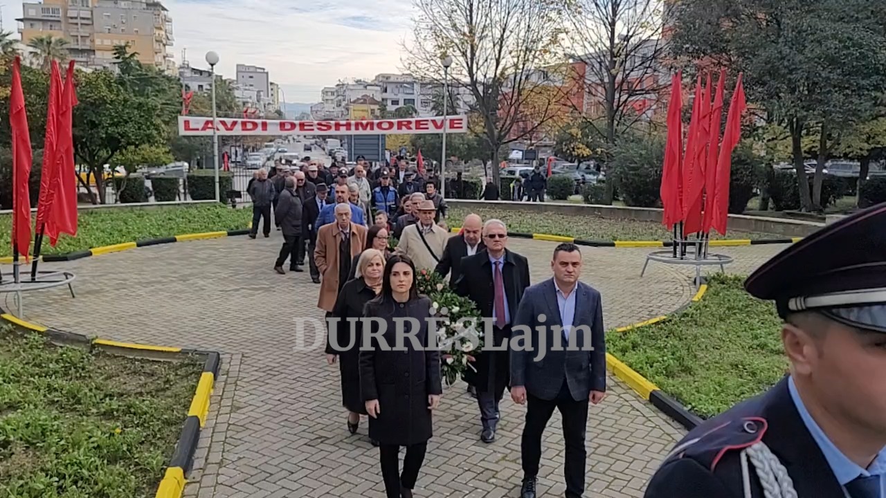 78-vjetori i çlirimit të vendit, autoritetet në Durrës homazhe në Mauzoleumin e dëshmorëve (VIDEO)