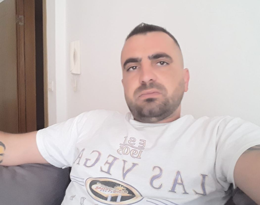 Po pinte me autorët, mes tyre një vajzë/ Çfarë zbuluan kamerat e sigurisë për vrasjen misterioze të Eni Dollanit në Greqi