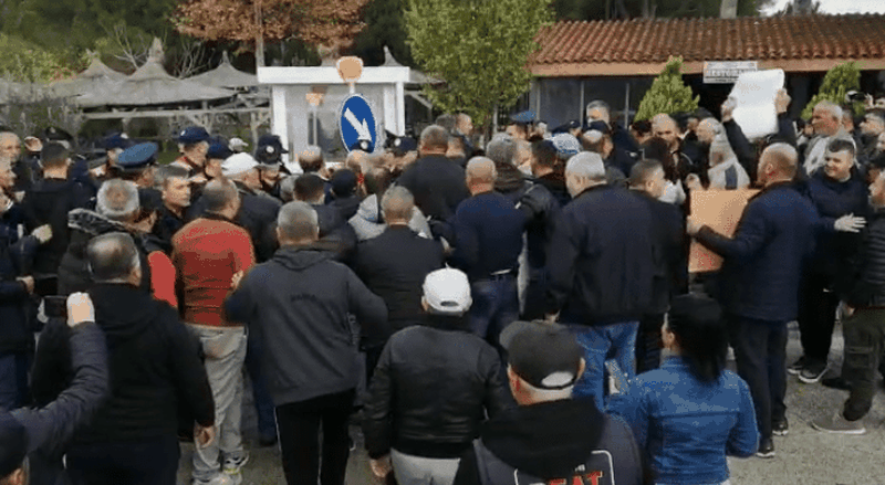 Protesta e ditës së sotme në Divjakë, procedohen 5 banorë, mes tyre dhe kreu i PD-së në Lushnjë