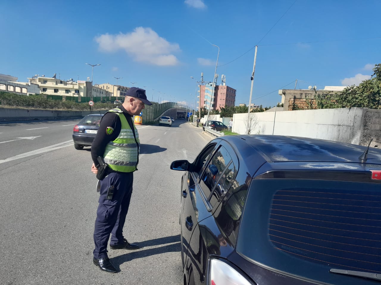 Durrës/ Arrestohen 2 shoferë dhe procedohen 3 të tjerë, pezullohen 19 patenta në një javë