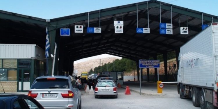 Sekuestrohen 15 kg kanabis në Kapshticë, arrestohet transportuesi