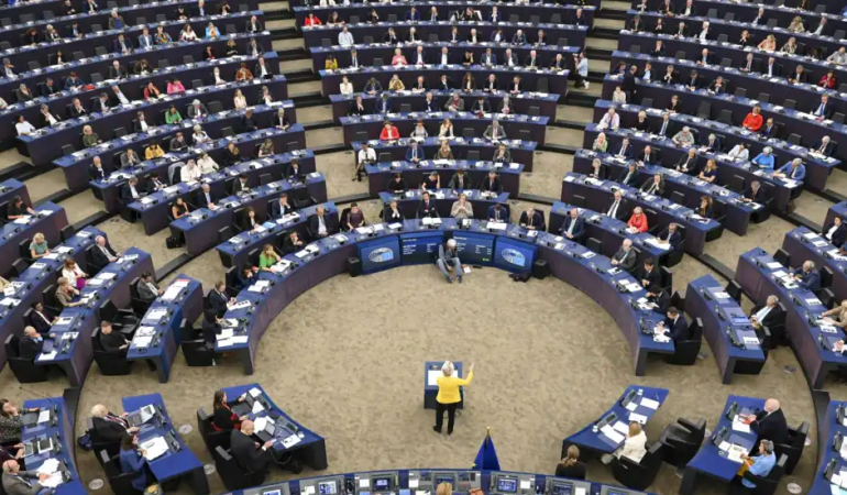 Rezoluta për zgjerimin e BE, Parlamenti Europian i vë kusht Beogradit sanksionet ndaj Rusisë