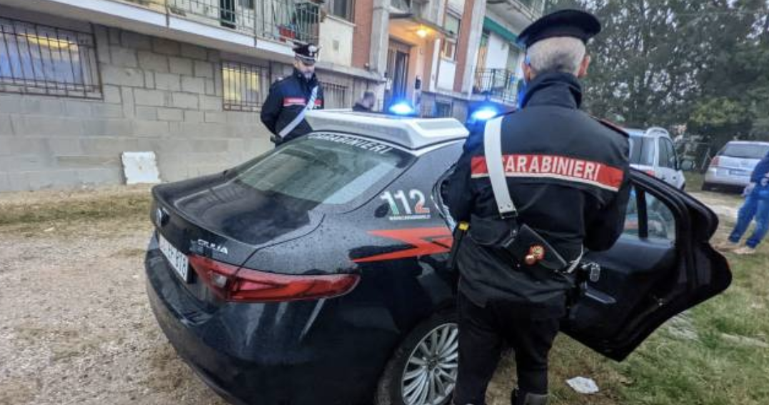 Varrezat kthehen në “pazar” droge, arrestohen dy shqiptarët që shisnin “të bardhë”