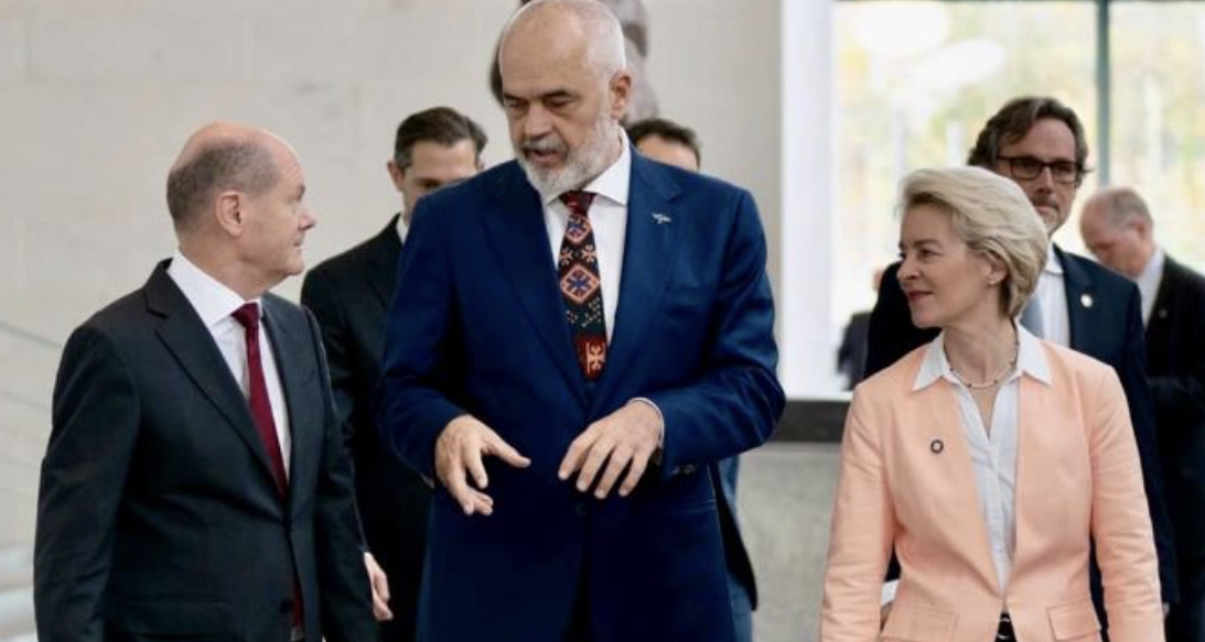 Rama poston foton me Scholz dhe Von der Leyen: Jemi vend me halle, por kemi fituar respekt!