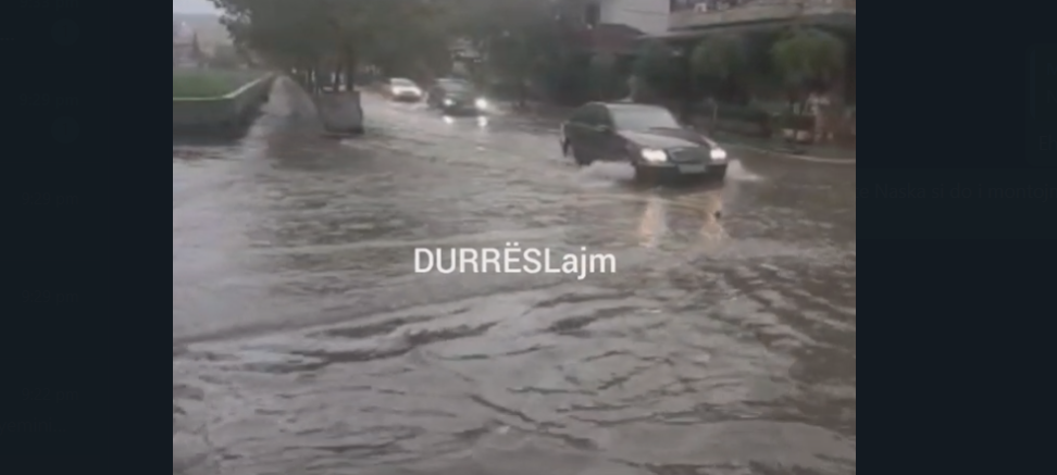 VIDEOLAJM/ Shirat sjellin përmbytje në Durrës, makinat “notojnë” në ujë në lagjen nr.18