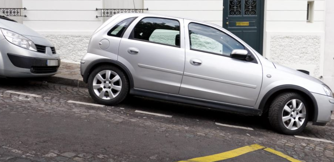 Gruas zviceriane i kalon tre herë sipër trupit makina e saj, si ndodhi ngjarja?