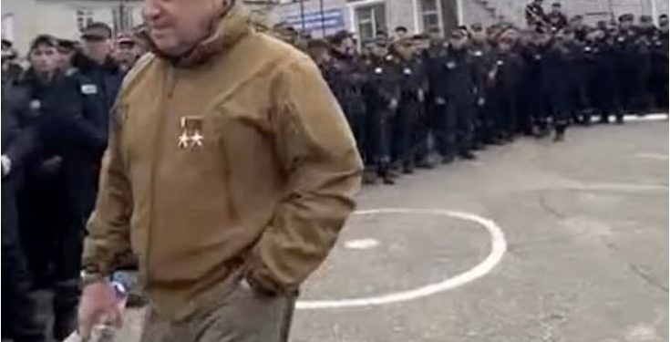 Putin rekruton 35 mijë të burgosur, vrasës, përdhunues e kanibalë! U premton se do t’i lirojë nëse i mbijetojnë luftës