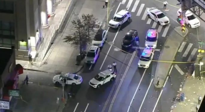 Kaos jashtë një lokali nate në Filadelfia, 40 të shtëna me armë dhe 9 të plagosur