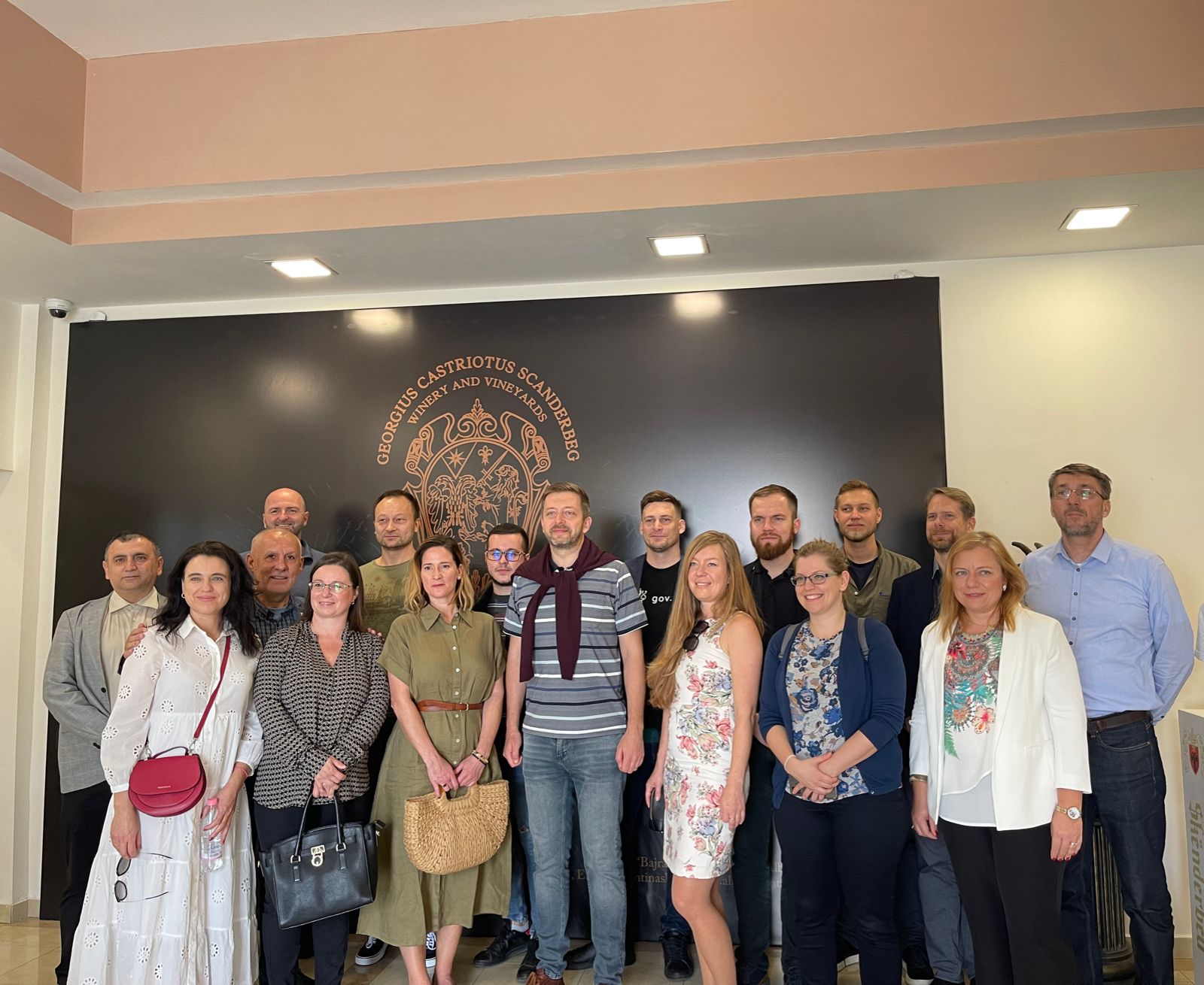 Zv.kryeministri dhe ministri i Brendshëm i Çekisë viziton Kantinën “Gjergj Kastrioti Skënderbeu” në Durrës (FOTO)