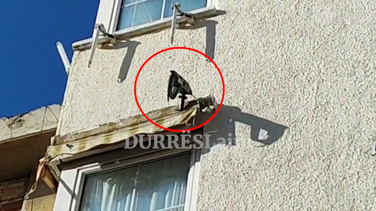 Durrës, humbi jetën aksidentalisht duke punuar, në vendngjarje ende veglat e tij të punës (VIDEO)