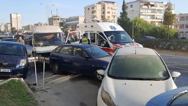 Aksident në rrugën Transballkanike, 4 automjete përplasen me njëra-tjetrën