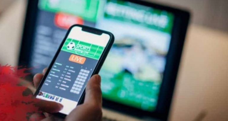 U kap duke vendosur baste sportive në telefon, policia arreston 28-vjeçarin