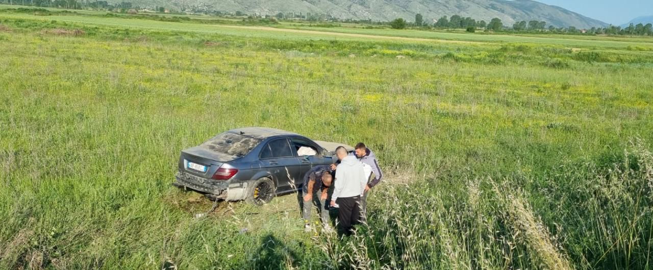 Benz-i humb kontrollin dhe del jashtë rruge, plagoset shoferi 43-vjeçar
