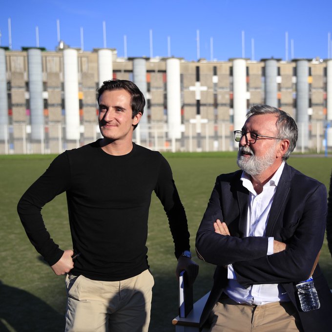 Benzema prezanton Topin e Artë në Francë, por trofeu i tij “përfundon” në burg