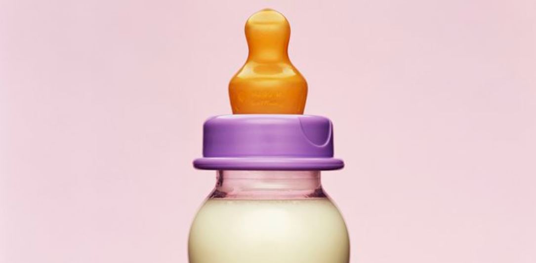 Metal toksik në biberonat e bebeve, 24 mijë shishe tërhiqen nga tregu