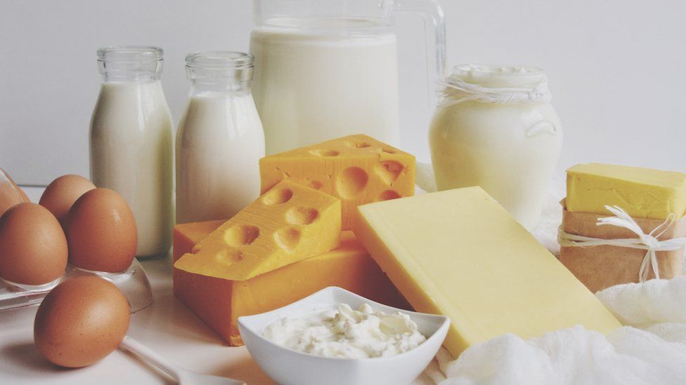 Mungesa e qumështit shtrenjton sërish deri 30% bulmetin; Çmimi i gjalpit arrin 1,600 lekë i ndikuar edhe nga kërkesa e lartë për bakllava