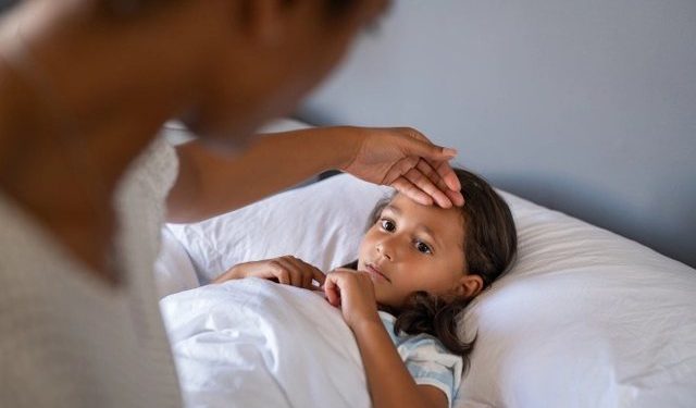 “Ethet e kuqe”/ Sëmundja që po alarmon Britaninë e Madhe, prek më së shumti fëmijët