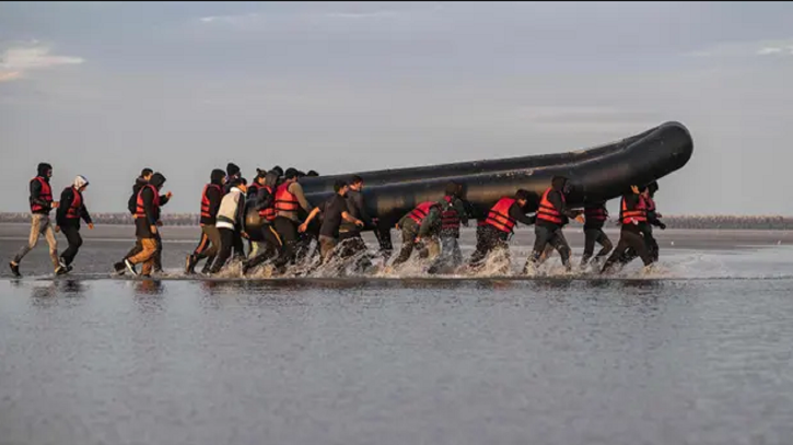 Mediat britanike: Mbretëria e Bashkuar dhe Franca marrëveshje për të ndaluar emigrantët të kalojnë Kanalin, javën e ardhshme