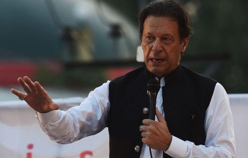 Qëllohet me armë ish-kryeministri i Pakistanit, ishte duke marrë pjesë në një protestë