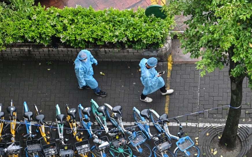 Kina izolon mbi 600.000 njerëz rreth fabrikës që prodhon iPhone