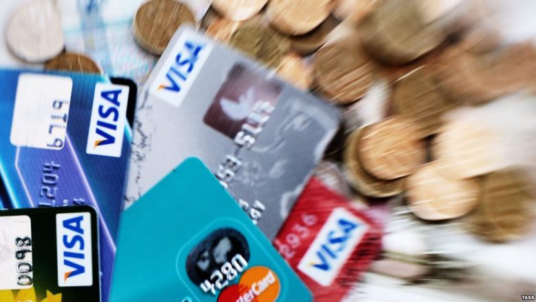 Kriza ekonomike në Kosovë, qytetarët po marrin kredi për të blerë gjërat elementare