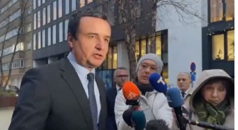 Kurti pranon kërkesën e Ambasadës së SHBA-së, shtyn për 48 orë fazën e gjobave për targat në veri