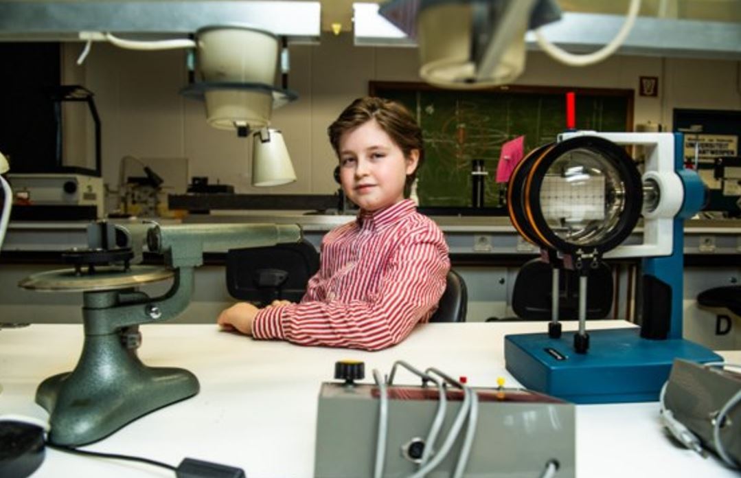 Një “Ajnshtajn” i vogël 12-vjeçar po punon me shkencëtarët për zbulimin e kancerit