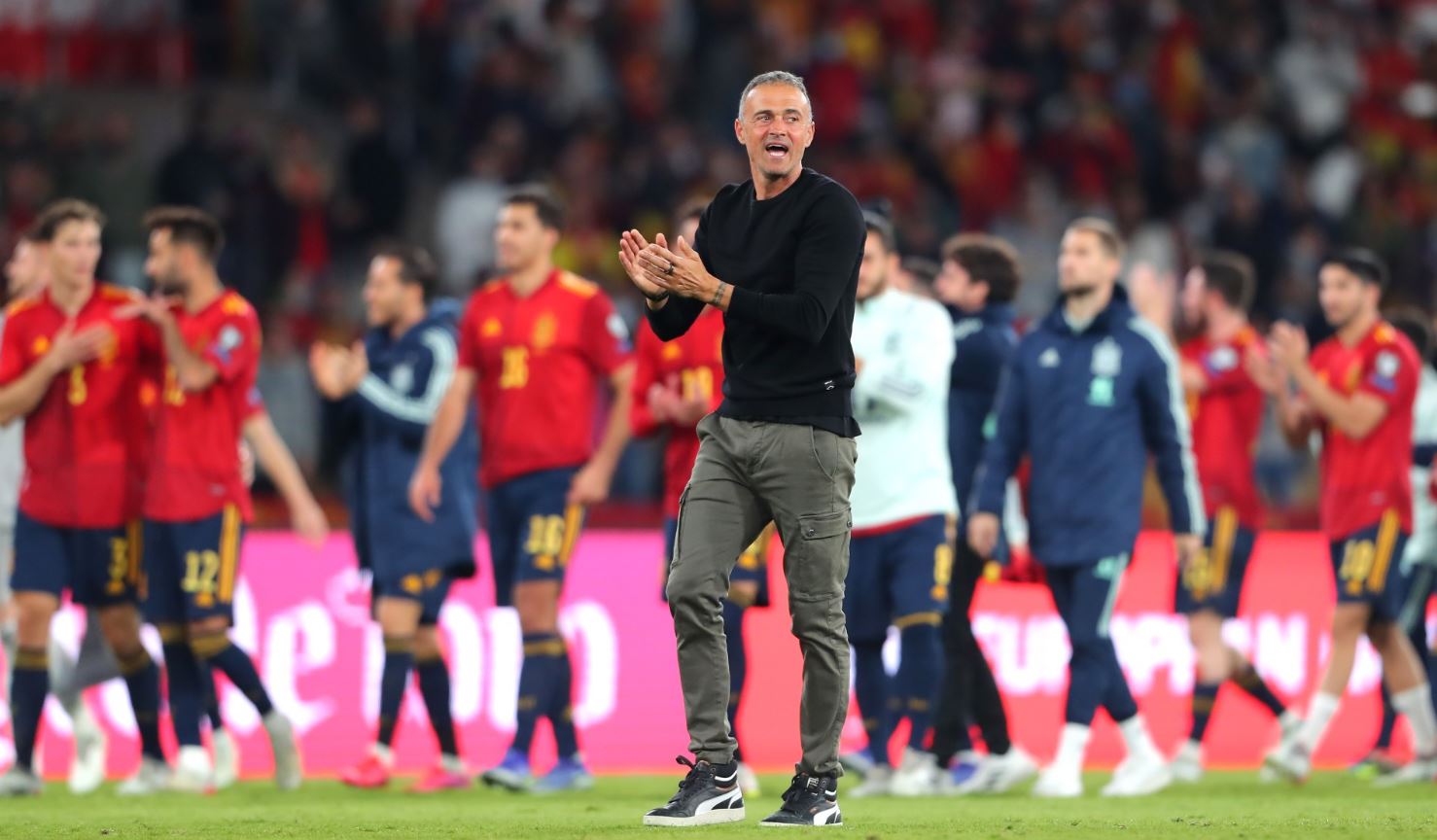 “Lëkundet” pankina e Simeones, Atletiko e Madridit kontakton ish-trajnerin e Barcelonës