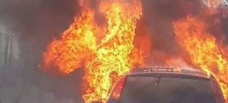 Shpërthen në flakë në ecje makina, dyshohet se…