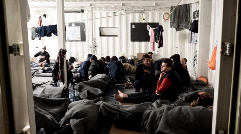 Mosmarrëveshjet me Italinë/ Anija me 230 migrantë ankorohet në portin francez