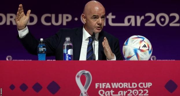 “Ndihem arab, afrikan, homoseksual, emigrant…”, Infantino: Mund të mbijetojmë pa pirë birrë për 3 orë
