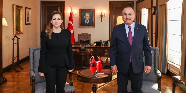 Turqia i kërkon Shqipërisë që të dorëzojë të arratisurit në kërkim