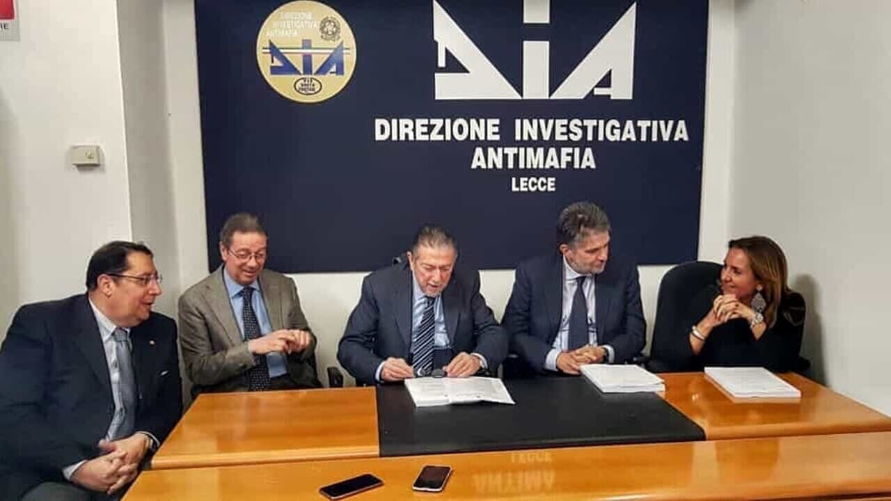 Trafik heroine nga Shqipëria drejt Italisë, cilët janë dy shqiptarët e arrestuar, një në kërkim