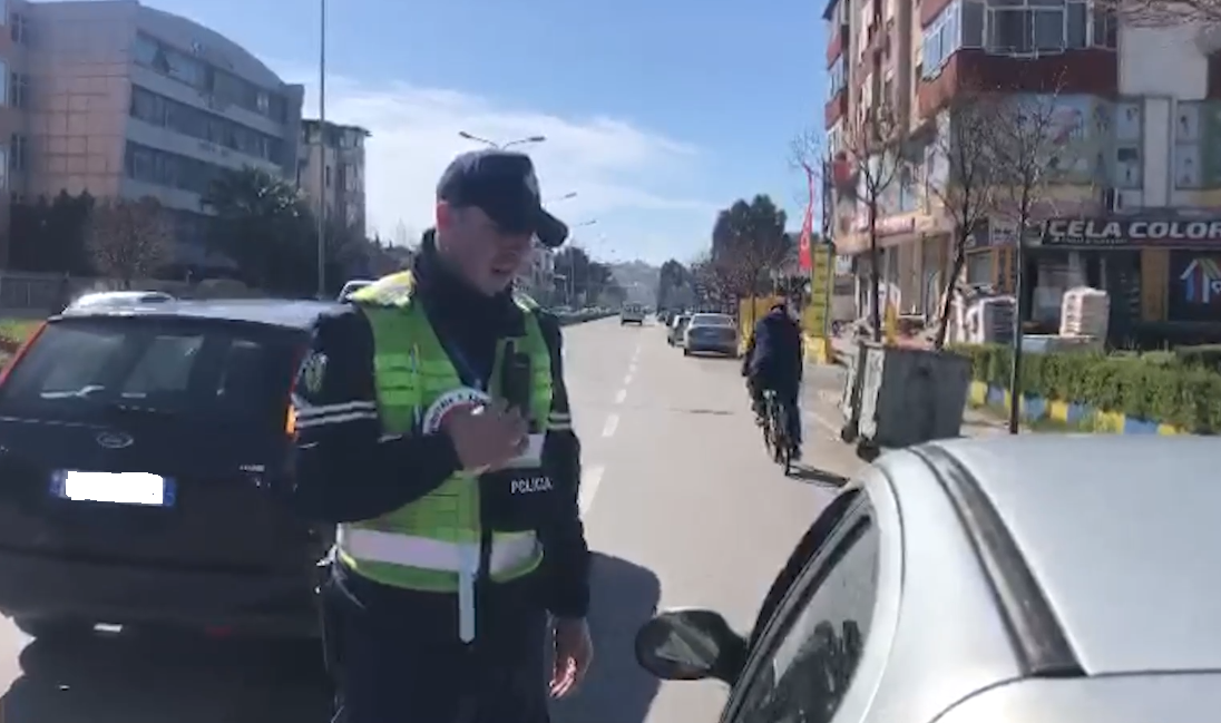 Tre shoferë në pranga në Durrës! Aksidentohet drejtuesja e një makine, dy të tjerë kapen të dehur