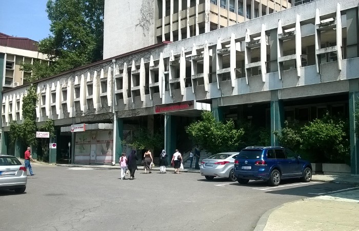 Punonjësja e spitalit i merr kartën bankare pacientit, bën pazar dhe më pas…