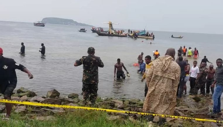 Rrëzohet avioni me 43 pasagjerë në Tanzani, 26 të shpëtuar