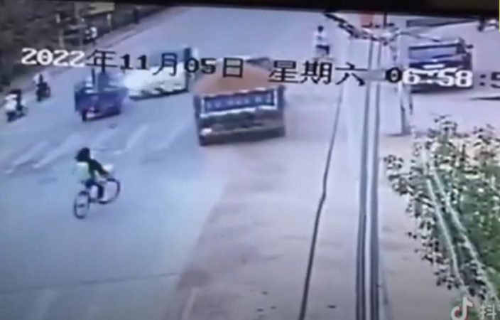 Video/ Tesla “humb” kontrollin, shkakton dy të vdekur dhe tre të plagosur