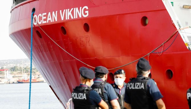 Përshkallëzimi me Italinë, Franca refuzon hyrjen e 123 emigrantëve, midis tyre 40 të mitur