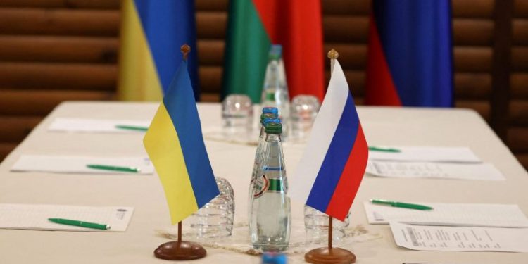 Bisedimet e paqes me Rusinë, ministri i Jashtëm i Ukrainës zbulon vendin dhe ndërmjetësin e mundshëm