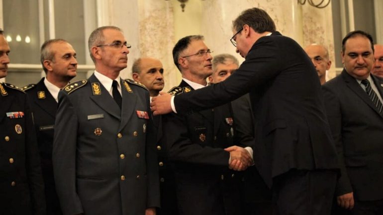 Shefi i shtabit serb i kërkon Vuçiç dërgimin e ushtarëve në kufi me Kosovën