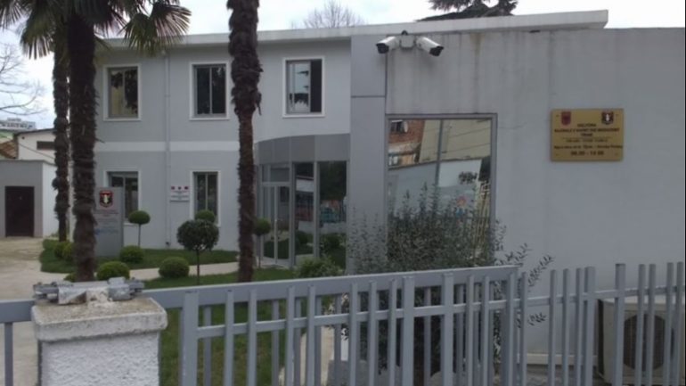 Gjendet një çantë e dyshimte te Drejtoria e Kufirit, rrethohet zona