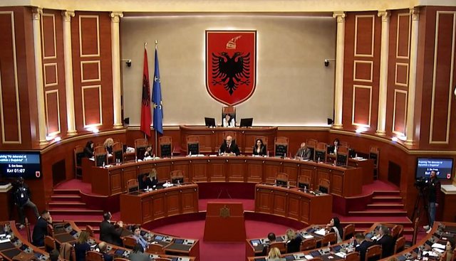 “Palaço, zagar”, grupi i PD-së kërkon masë disiplinore ndaj Ramës, i dërgon shkresë Kuvendit